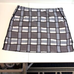 Golftini Passionate Plaid Gray & White Golf Skort Size 10 EUC